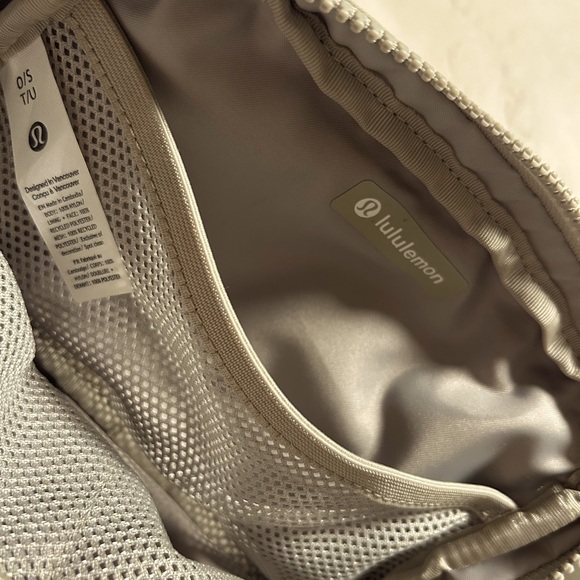 Lululemon belt bag. Raw linen - Picture 3 of 6